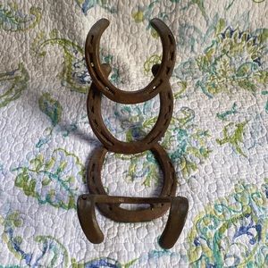 Horse shoe wine bottle holder